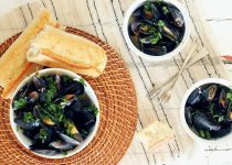 mussels with bread