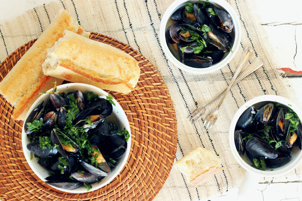 mussels with bread